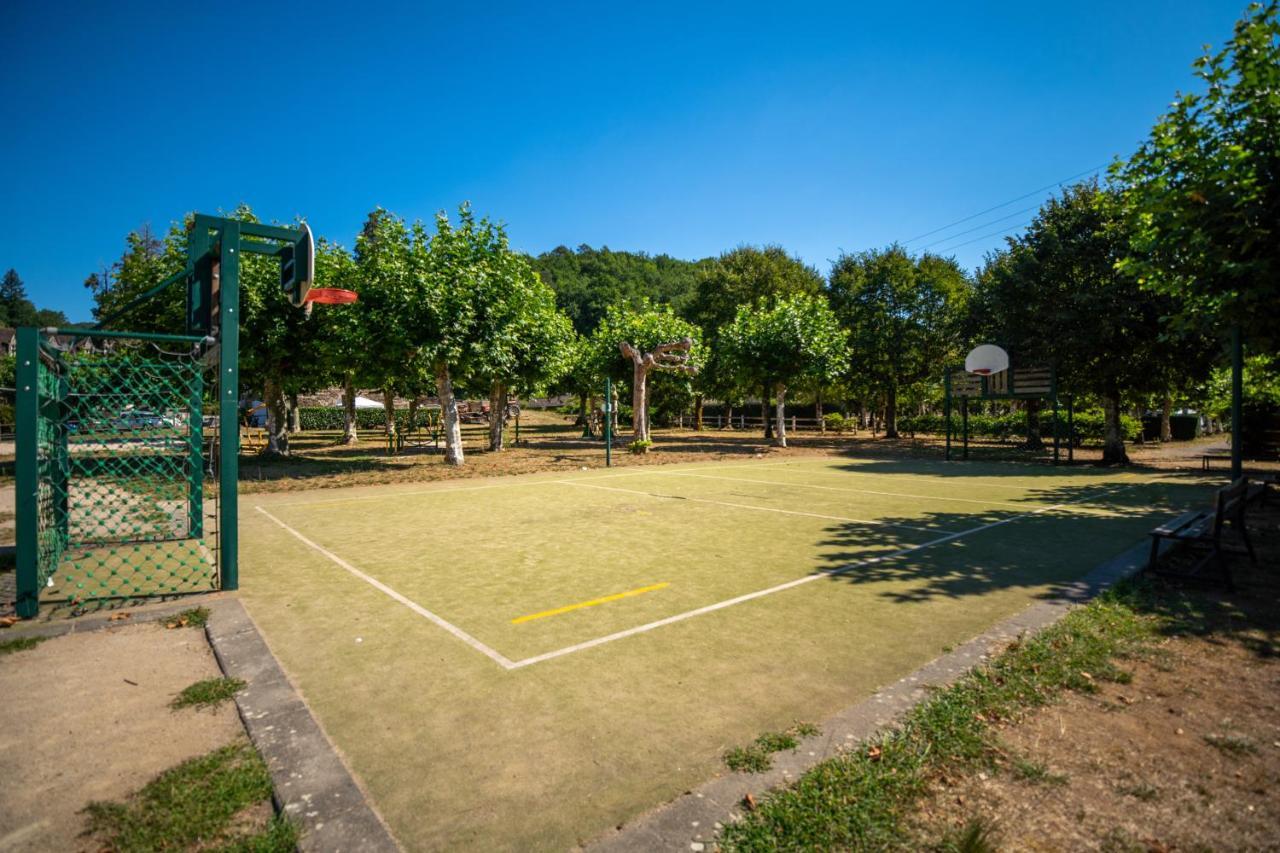 Camping Le Chateau Du Gibanel Saint-Martial-Entraygues Екстериор снимка