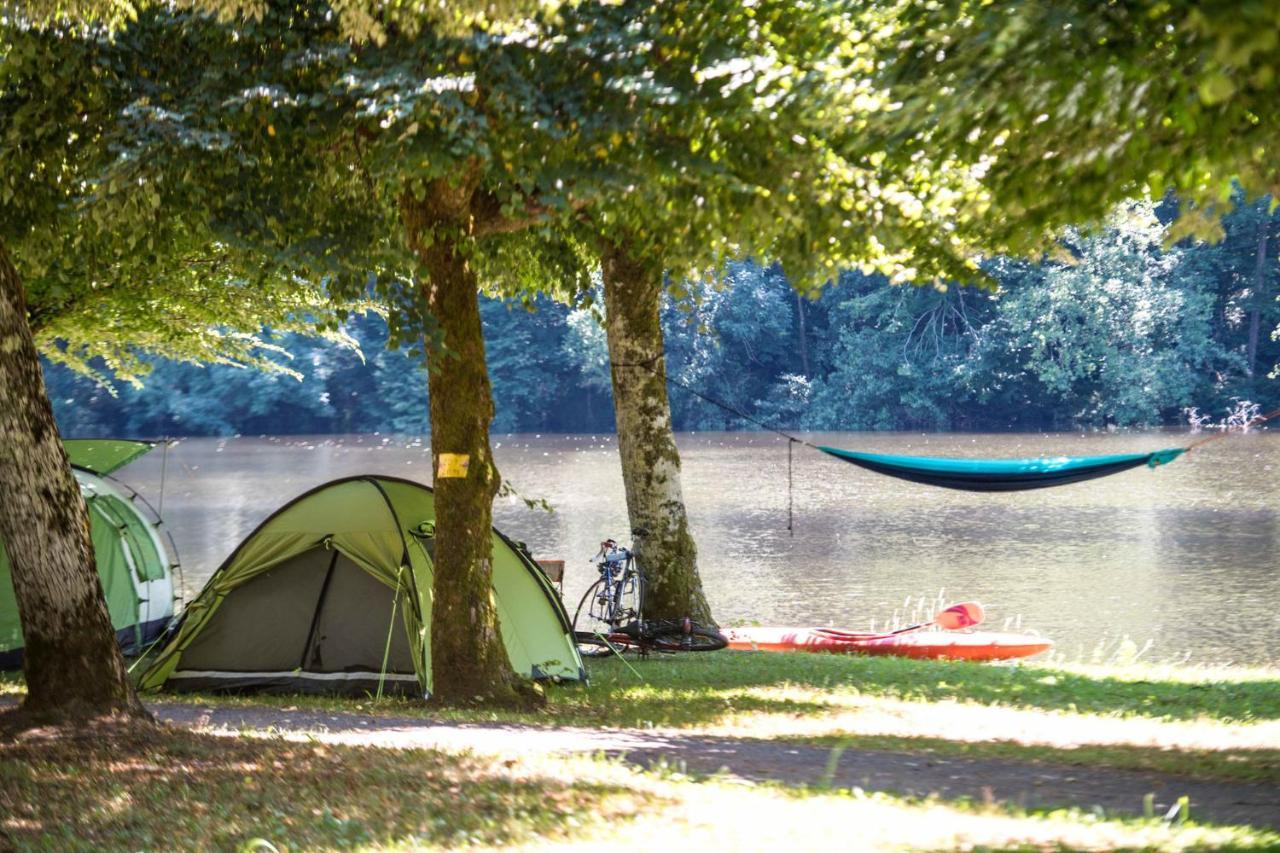 Camping Le Chateau Du Gibanel Saint-Martial-Entraygues Екстериор снимка