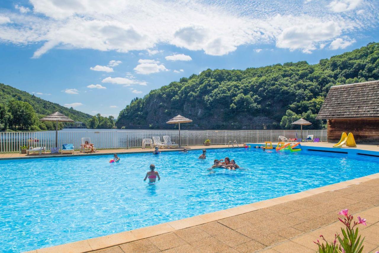 Camping Le Chateau Du Gibanel Saint-Martial-Entraygues Екстериор снимка