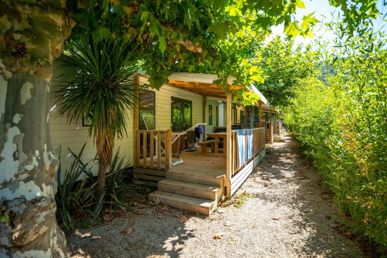 Camping Le Chateau Du Gibanel Saint-Martial-Entraygues Екстериор снимка