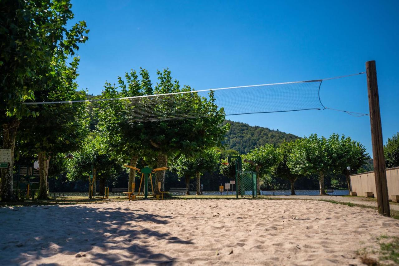 Camping Le Chateau Du Gibanel Saint-Martial-Entraygues Екстериор снимка