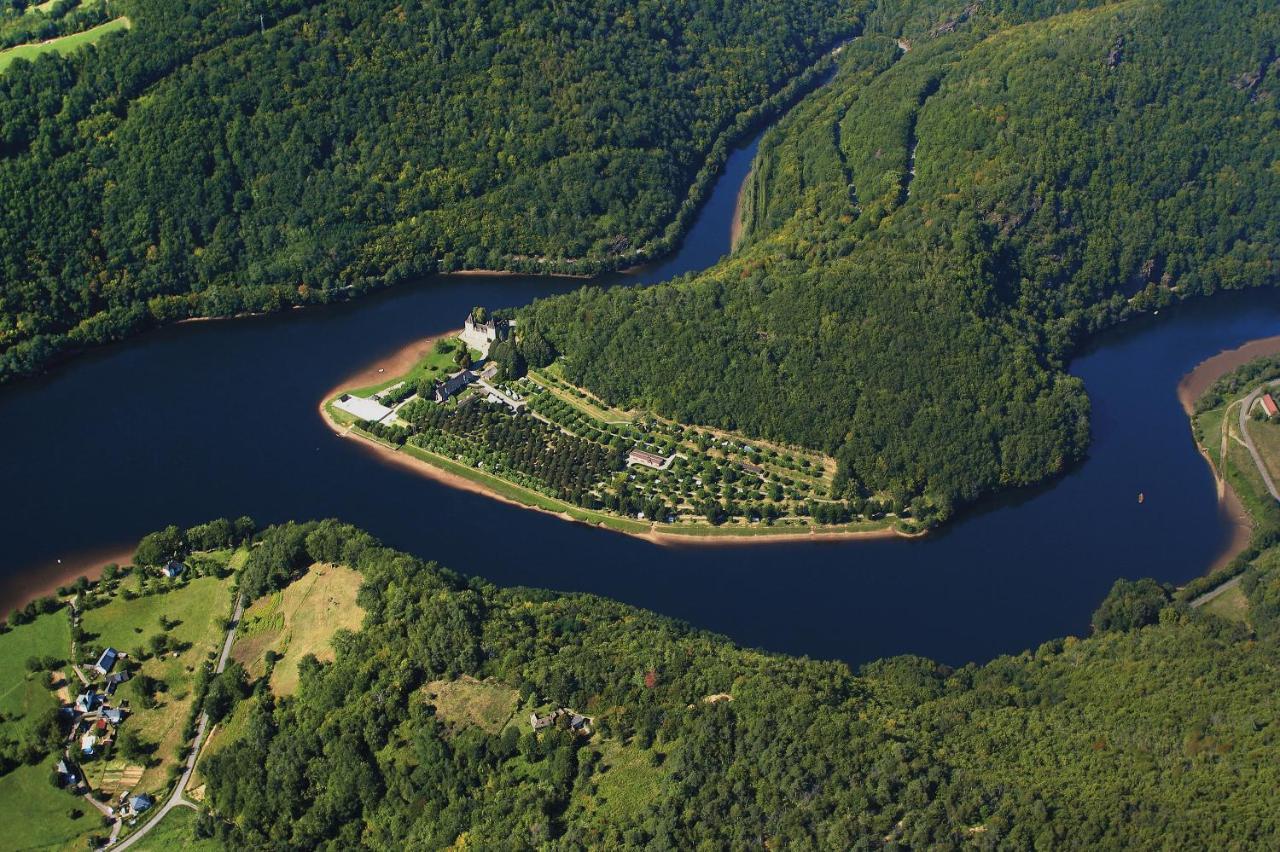 Camping Le Chateau Du Gibanel Saint-Martial-Entraygues Екстериор снимка