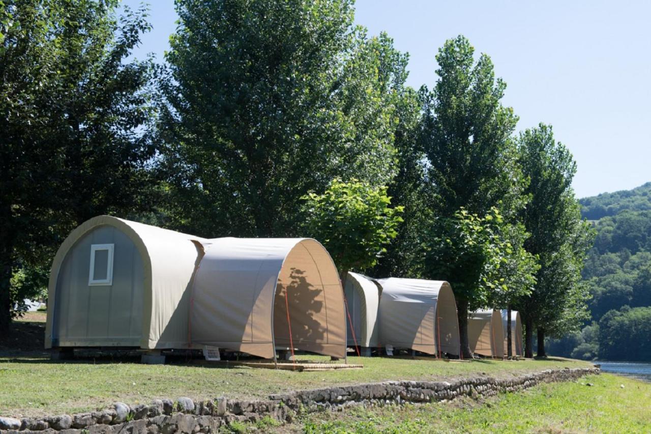 Camping Le Chateau Du Gibanel Saint-Martial-Entraygues Екстериор снимка