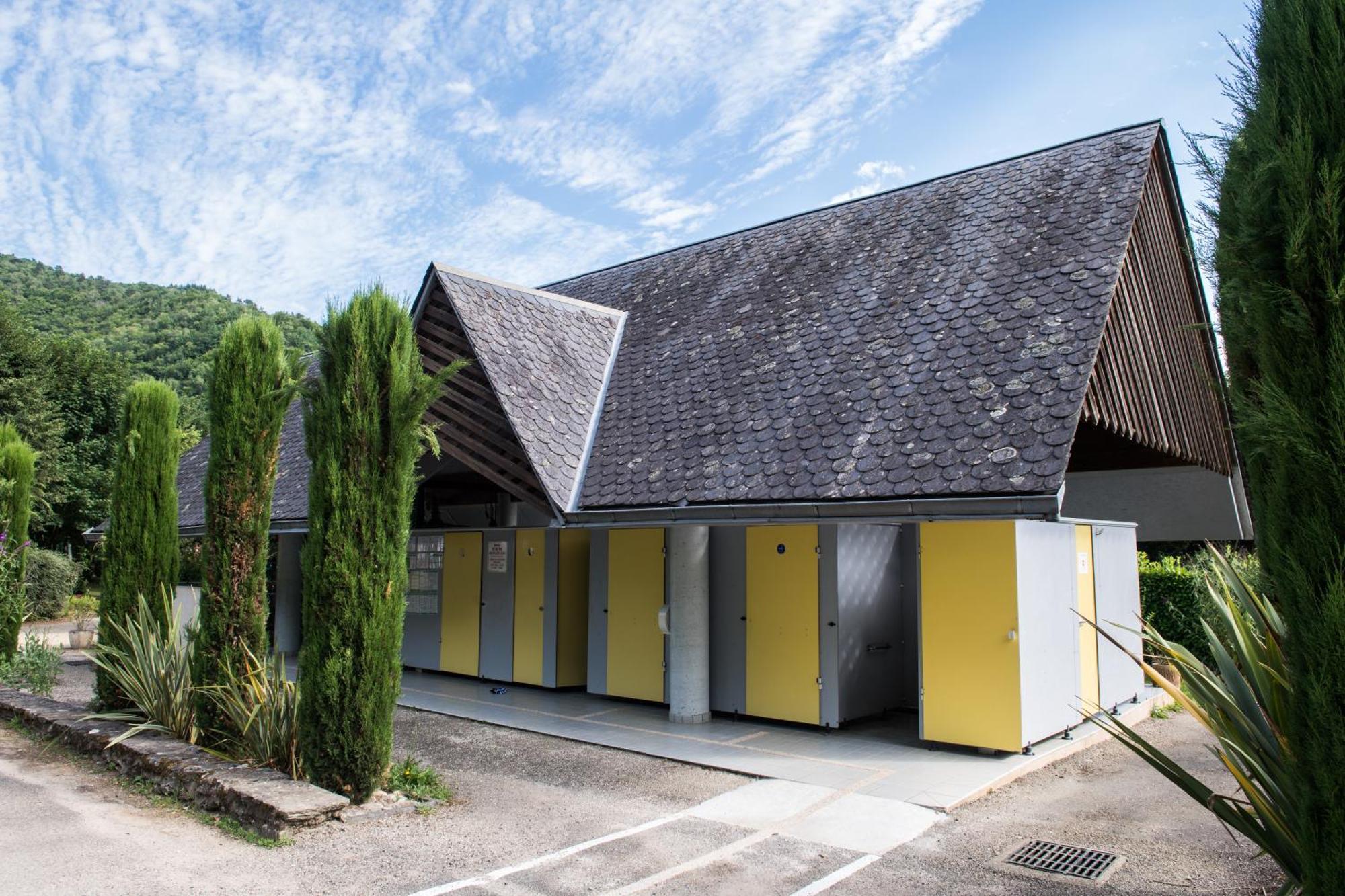 Camping Le Chateau Du Gibanel Saint-Martial-Entraygues Екстериор снимка