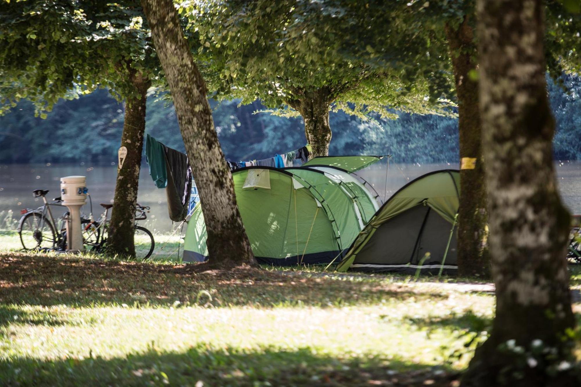 Camping Le Chateau Du Gibanel Saint-Martial-Entraygues Екстериор снимка