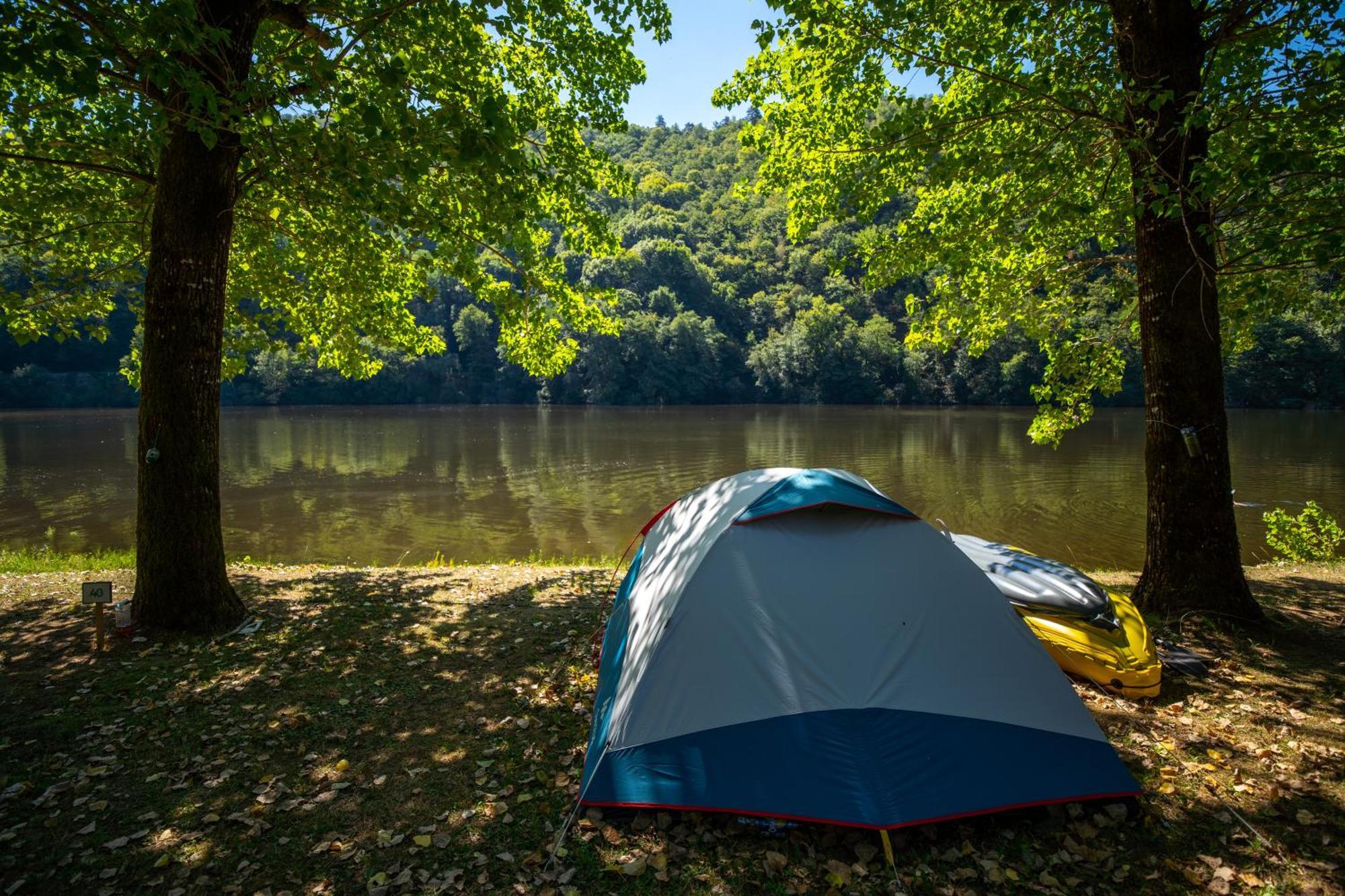 Camping Le Chateau Du Gibanel Saint-Martial-Entraygues Екстериор снимка