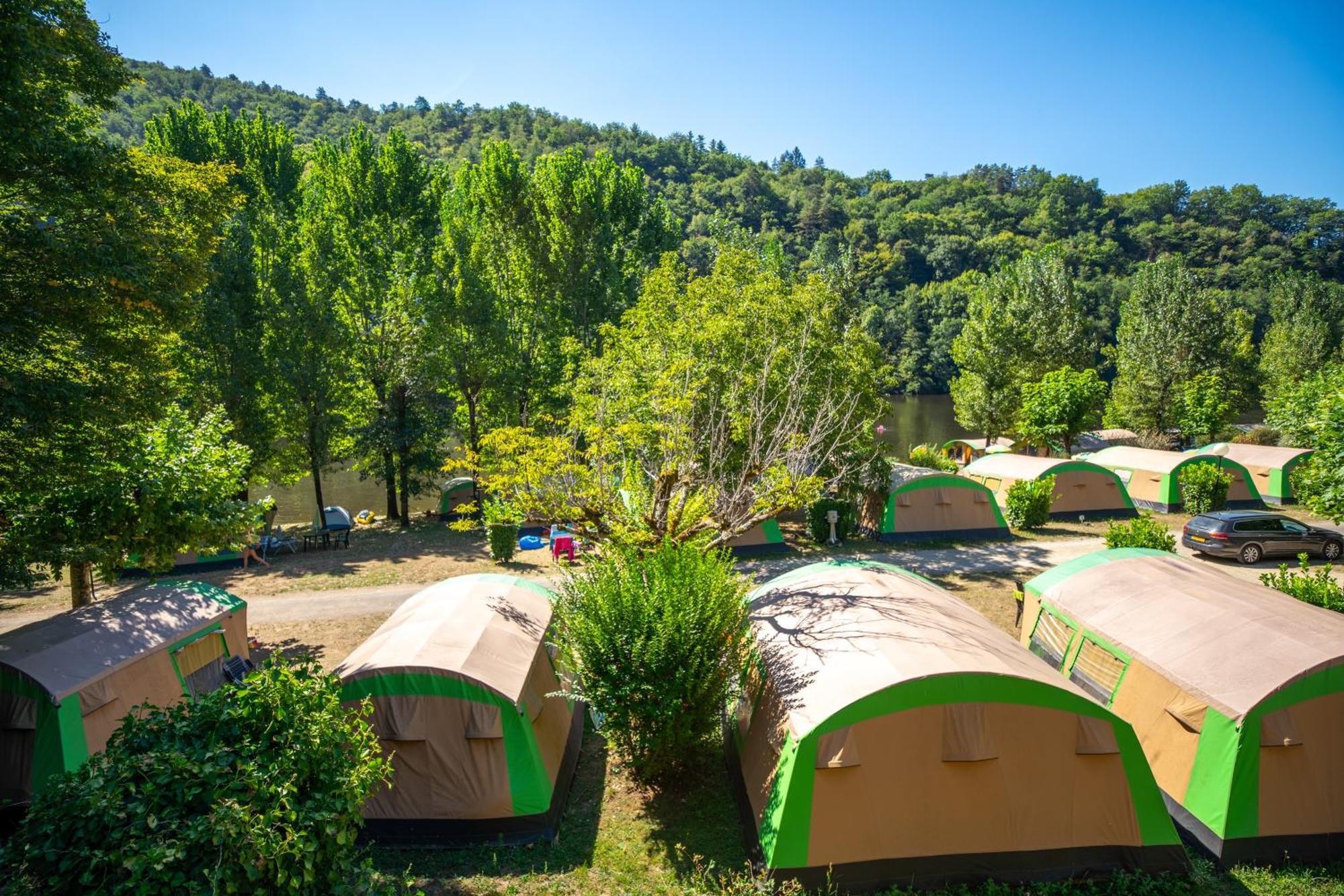 Camping Le Chateau Du Gibanel Saint-Martial-Entraygues Екстериор снимка