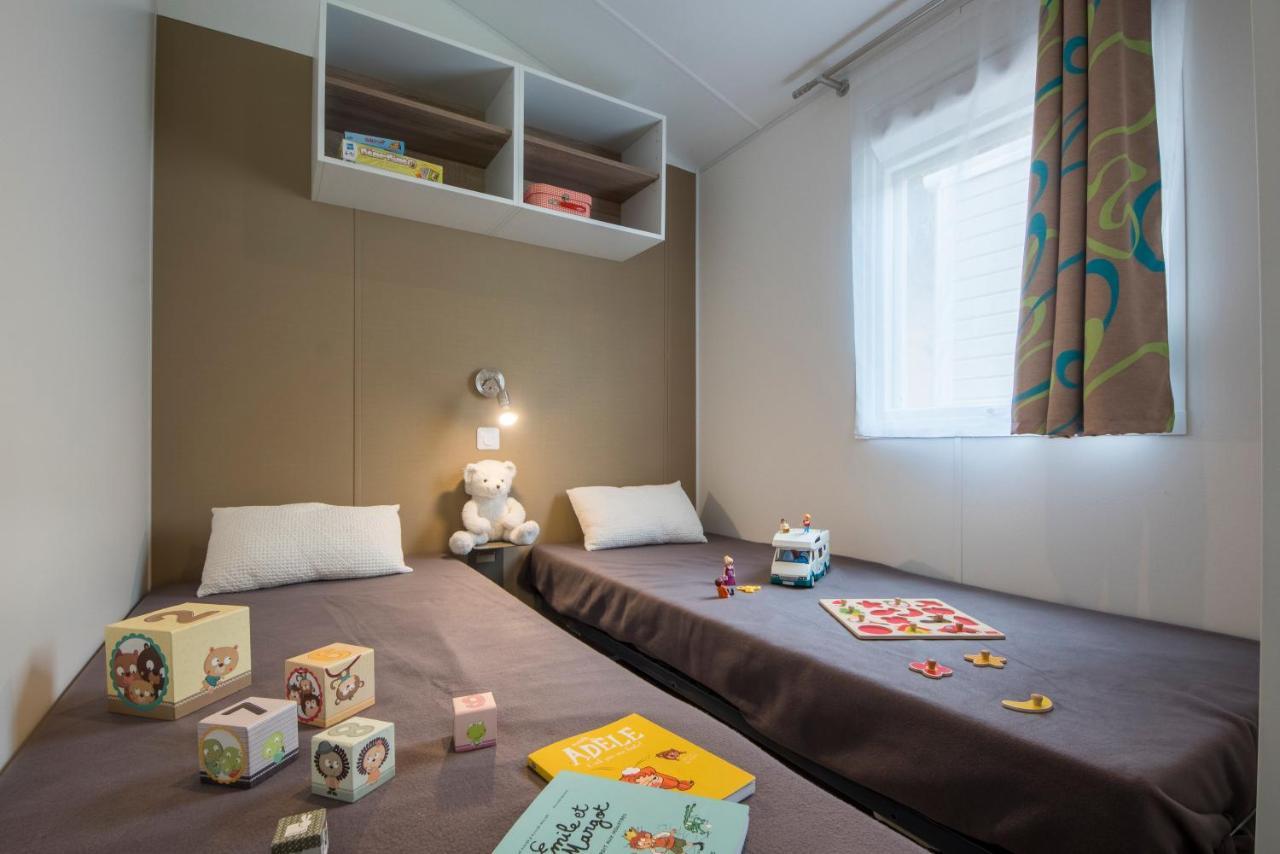 Camping Le Chateau Du Gibanel Saint-Martial-Entraygues Екстериор снимка